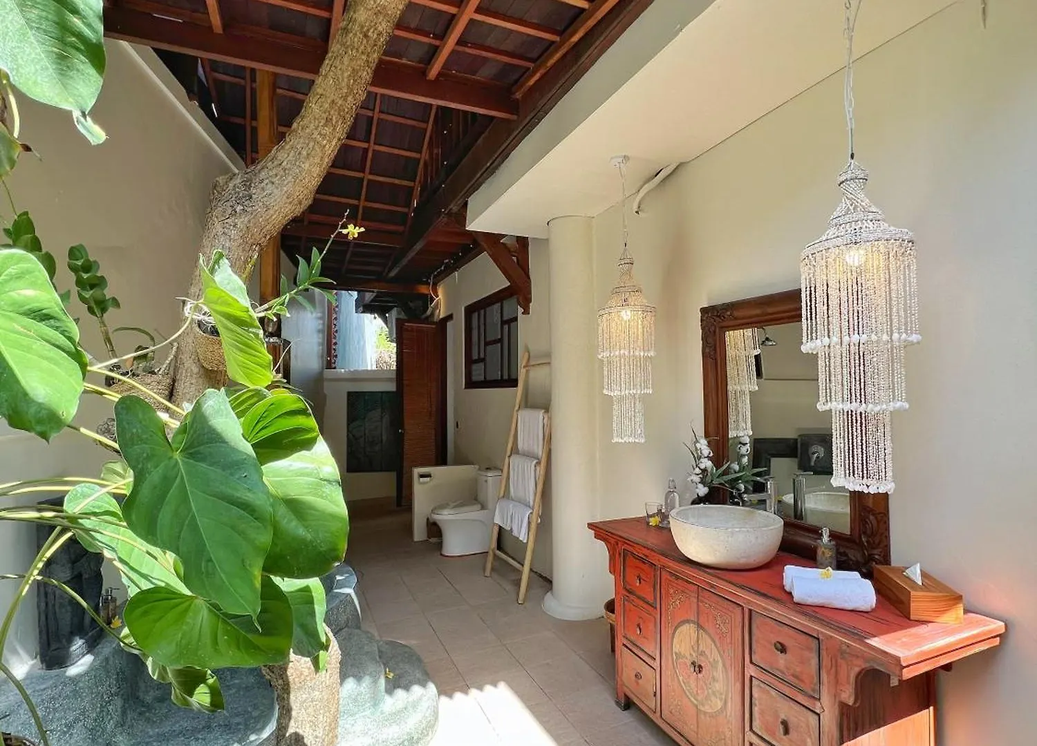 Villa Nicole 5Br Paradise, Quiet Area In Central Oberoi Seminyak