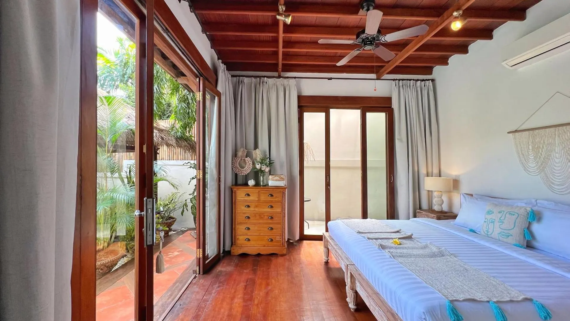 Villa Nicole 5Br Paradise, Quiet Area In Central Oberoi Seminyak